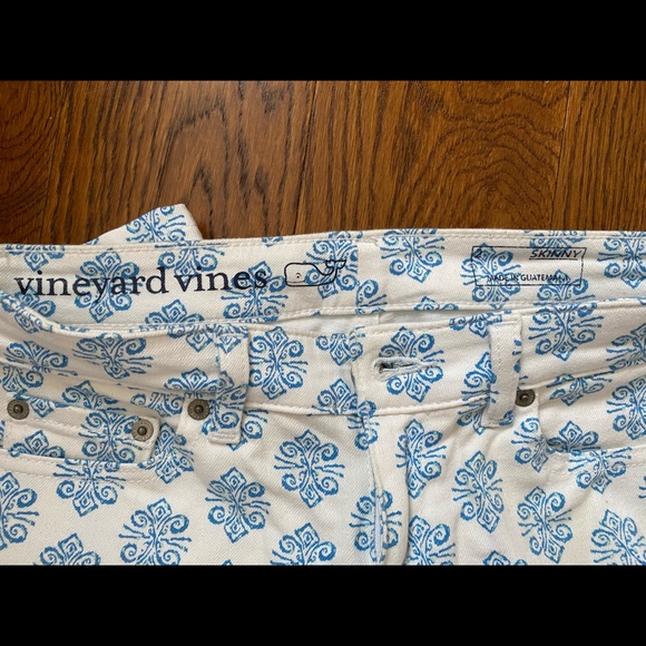Vineyard Vines size 2 blue and white skinny jeans - Picture 2 of 3